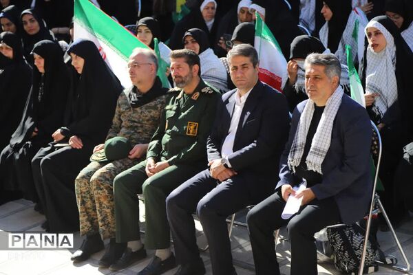 مراسم صبحگاه مشترک بسیج فرهنگیان تهران بزرگ در اداره کل آموزش و پرورش