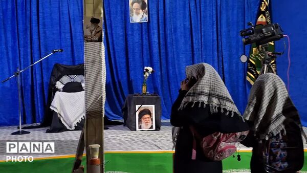 بازسازی صحنه سخنرانی رهبر شهید انقلاب اسلامی ایران در بلوار امام‌زاده حسن(ع) کرج