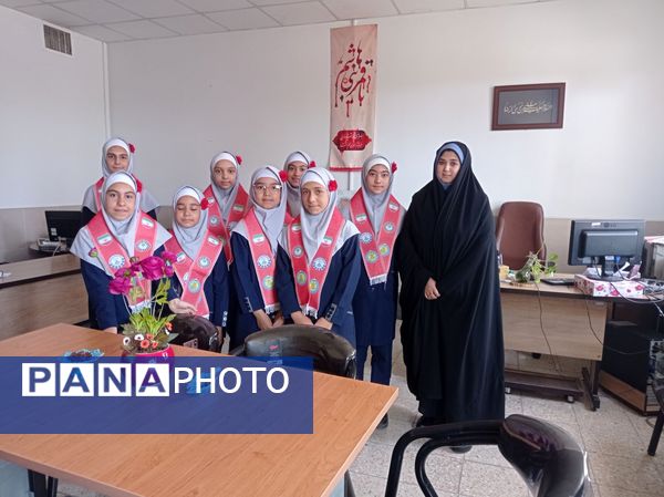 دیدار دانش‌آموزان مدرسه مهندس رحمانی فرد با مسولین اداره ناحیه یک مشهد مقدس 