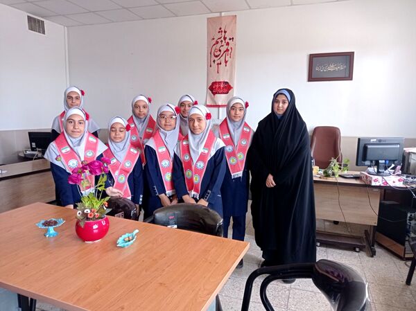 دیدار دانش‌آموزان مدرسه مهندس رحمانی فرد با مسولین اداره ناحیه یک مشهد مقدس 
