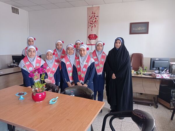 دیدار دانش‌آموزان مدرسه مهندس رحمانی فرد با مسولین اداره ناحیه یک مشهد مقدس 