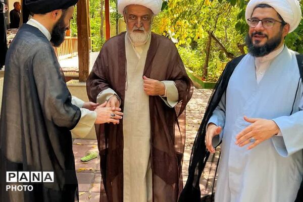 آیین تقدیر از اعضای ستاد نماز جمعه فیروزکوه با حضور مدیر دفتر نمایندگی شورای سیاست‌گذاری ائمه جمعه استان تهران