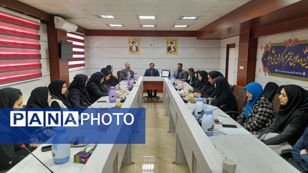 مراسم تجلیل از زحمات بانوان اداره آموزش و پرورش ملارد به مناسبت روز مادر 