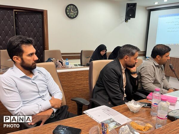 جلسه توجیهی مدارس رشدمدار با محوریت فهم قرآن در دبستان 
