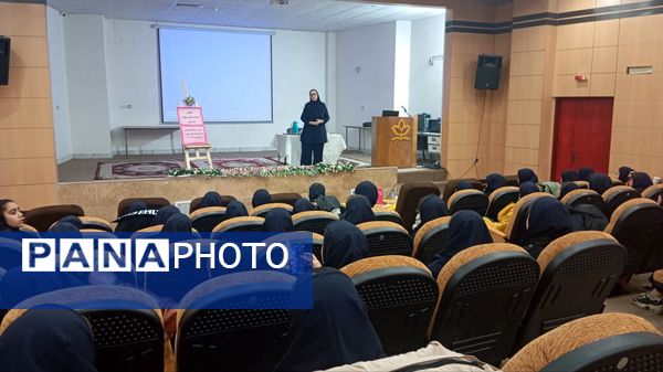 همایش  مدیریت زمان و مهارت تست زنی ویژه دانش آموزان پایه نهم دبیرستان نمونه وکیلی۱۰