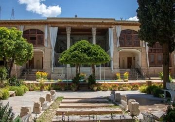  باغ موزه هفت تنان شیراز، موزه سنگ و کتیبه های تاریخی 

 