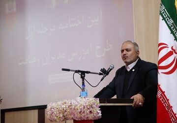 وظیفه تربیت و آموزش دانش‌آموزان برعهده مدیران و معلمین است