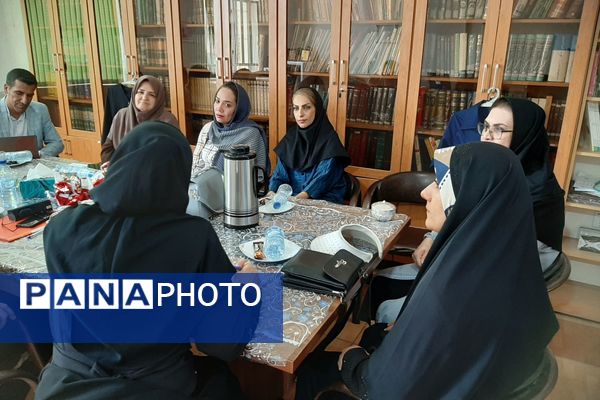 جلسه انجمن اولیا و هیات امنا در مدرسه پویش ناحیه ۳ شیراز