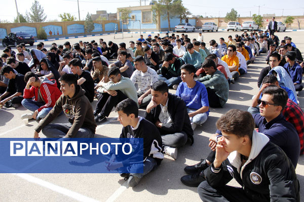 گرامیداشت هفته دفاع مقدس در دبیرستان شریعتی جاجرم