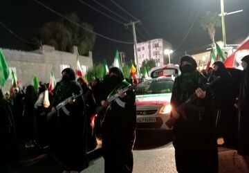 اجتماع بانوان مینابی با شعار «جان فدای ایران» 