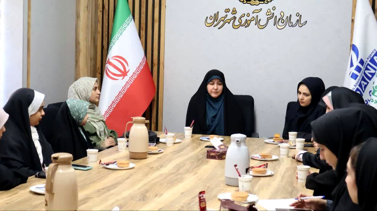تولدی دوباره برای پانا در کنار خبرنگاران برتر 