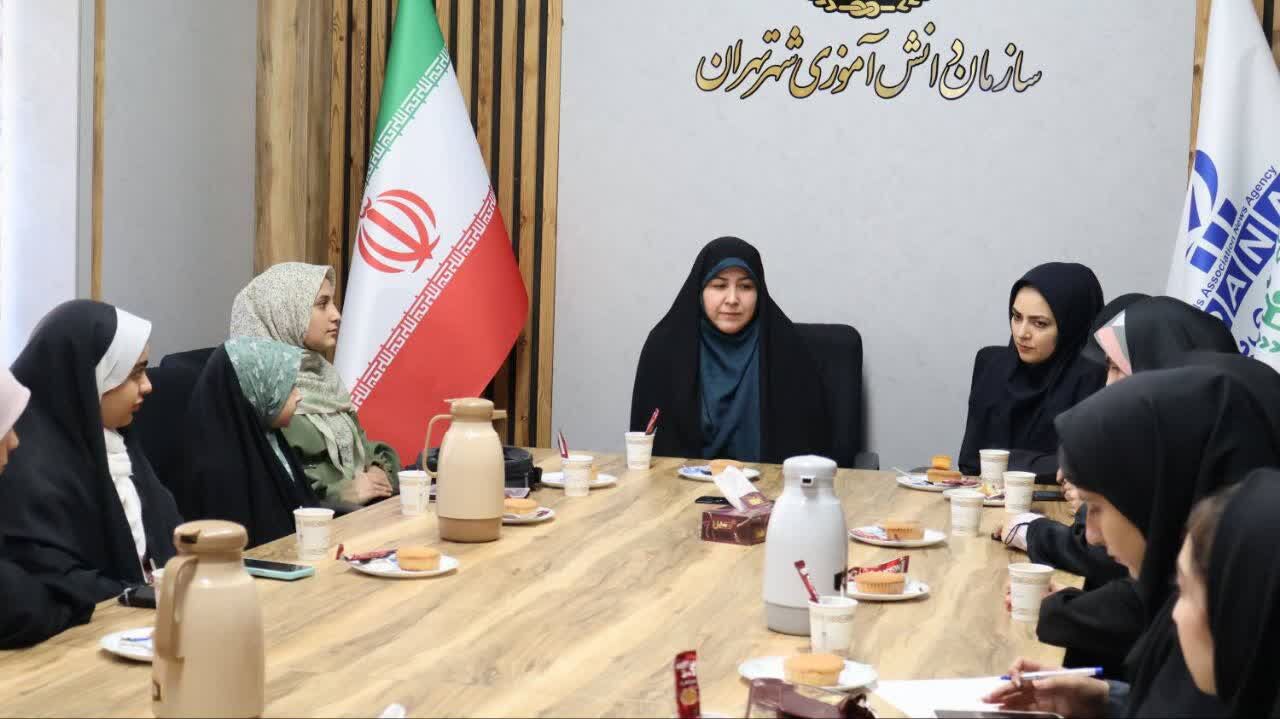 تولدی دوباره برای پانا در کنار خبرنگاران برتر 