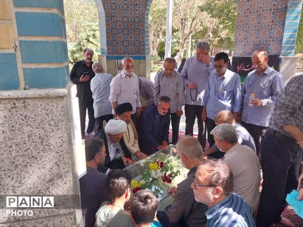 غبارروبی مزار شهید گمنام شهرک امام حسن(ع) قم