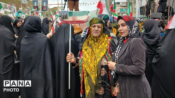 زنان غیوردوشادوش مردان، زنان لر خرم‌ آباد آماده دفاع از میهن 