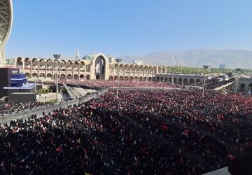 خیزش ملت ایران در بدرقه رهبر شهید