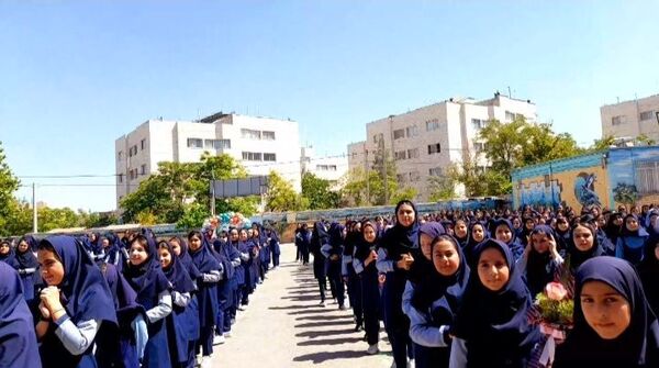 برگزاری جشن روز معلم در دبستان شهدای فرهنگی