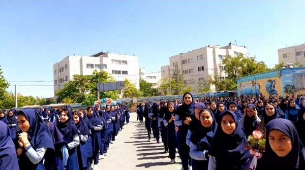 برگزاری جشن روز معلم در دبستان شهدای فرهنگی
