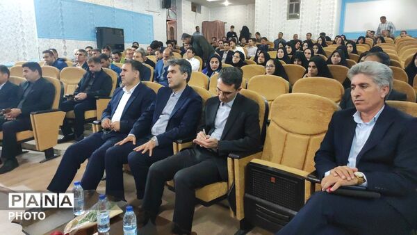 نگاهی به دیدار مدیرکل آموزش و پرورش استان لرستان با فرهنگیان شهر معمولان 