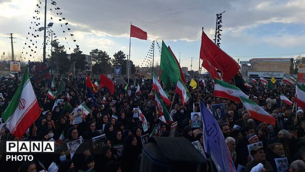 مراسم بیعت مردم ملایر با آیت‌الله سید مجتبی خامنه‌ای
