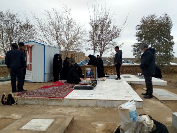 مراسم شب‌های چراغ  برات در گلزار شهدای روستای مهدی آباد خلیل آباد 