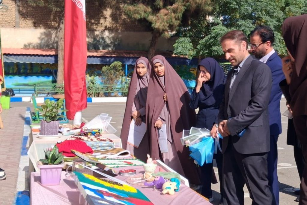 افتتاحیه جشنواره خوارزمی و طرح ایران دیجیتال در مدرسه شهید بهرامی رباط‌کریم