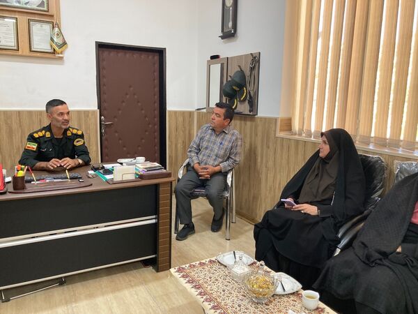 بازدید دانش‌آموزان دبیرستان سمیه از کلانتری ۱۱ بجنورد به مناسبت هفته نیروی انتظامی 