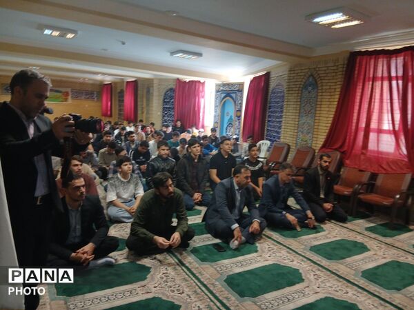 محفل‌ انس‌ باقرآن کریم در استان ایلام برگزار شد.