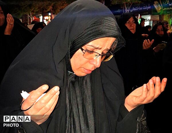 دست‌هایی به آسمان، قلوبی به امید ظهور