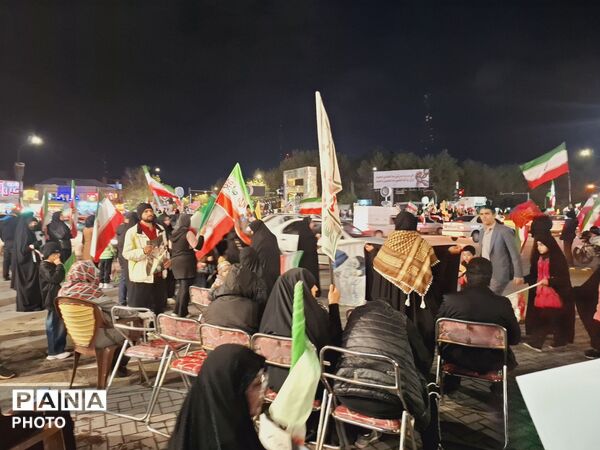 میز فرهنگی و هنری کانون فرهنگی تربیتی ۱۵ خرداد در میدان شریعتی