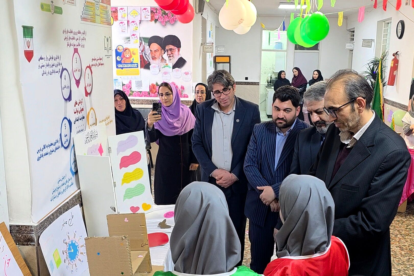افتتاح جشنواره جابر ابن حیان در دبستان کوثر بهارستان‌دو