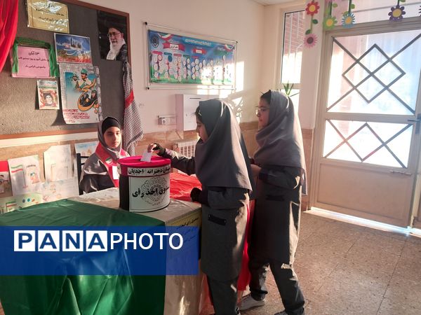 انتخابات شورای دانش‌آموزی در دبستان دخترانه احدیان ناحیه ۶ مشهد
