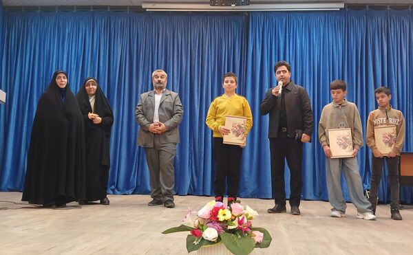 تقدیر از دانش‌آموزان فعال محمدشهری در زمینه‌های فرهنگی و هنری