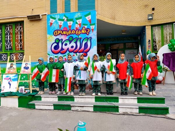  طنین زنگ انقلاب در مدرسه «طوبی» ناحیه ۶ مشهد