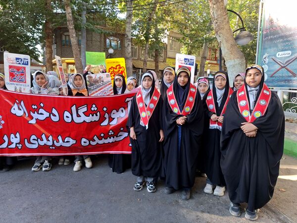 طنین شعارهای ضد استکباری در شاندیز