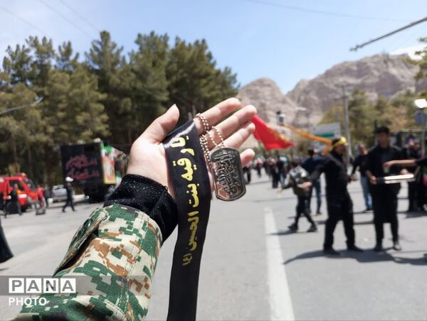 حضور پر شور مردم کرمان در چهلمین روز شهدای جنگ رمضان