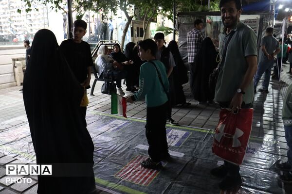 مردم، همچنان پای کار ایران