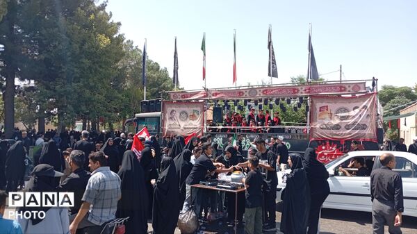 زائرانِ نرسیده به حریم؛ خروشِ اربعینی‌ها در قلبِ نیشابور