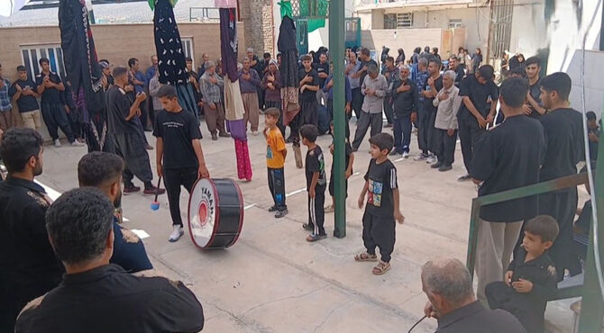 طنین لبیک یا حسین در مسجد صاحب الزمان ( عج) اولادقباد ؛ تجلی وحدت عزاداران حسینی در روز عاشورا 