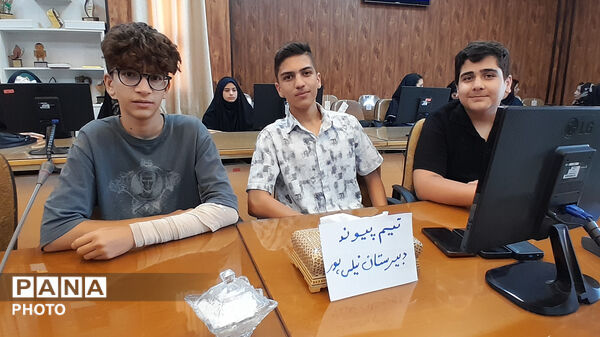 تجلیل از برگزیدگان استانی لیگ جت دانش‌آموزی ناحیه۴ 