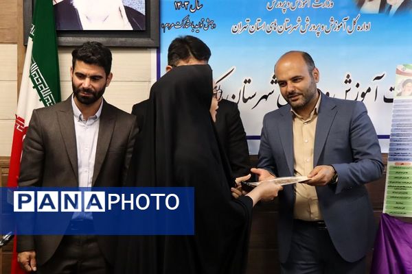 نشست خبری مدیر آموزش و پرورش پاکدشت به مناسبت گرامیداشت هفته معلم