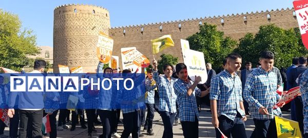 خروش استکبار ستیزی دانش‌آموزان شیرازی