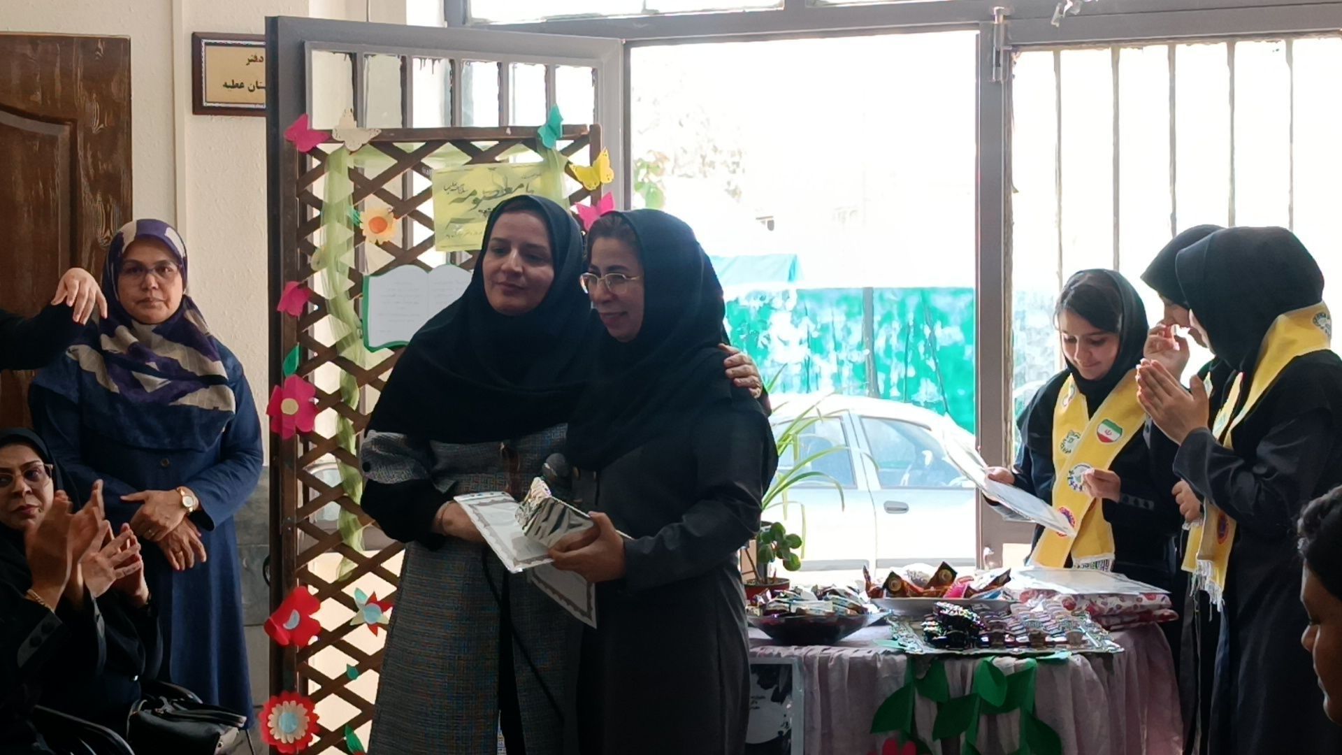 گرامیداشت روز معلم و روز دختر در مدرسه‌ عطیه۲