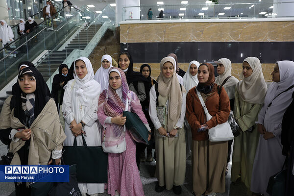 استقبال از آخرین کاروان عمره‌گذار دانش‌آموزی از سکوی پروازی تهران
