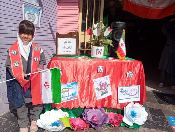 سالروز پیروزی شکوهمند انقلاب اسلامی در دبستان دخترانه نرجس یک و دو 