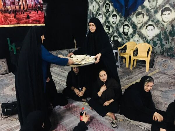 پخت شله‌زرد نذری با یاد ضامن آهو در قائمشهر