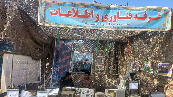 نمایشگاه هفته دفاع مقدس در مجتمع فرهنگی و ورزشی فجر نیشابور
