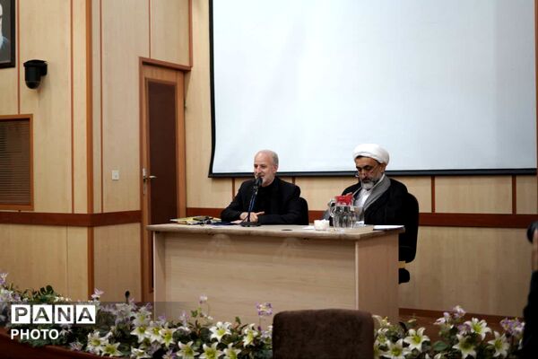 نشست کمیته رسانه و فضای مجازی مراسم تشییع رهبر شهید در قم