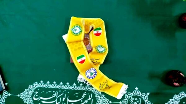 قاب‌های معنوی با شال‌های سازمانی بر سفره قرآن