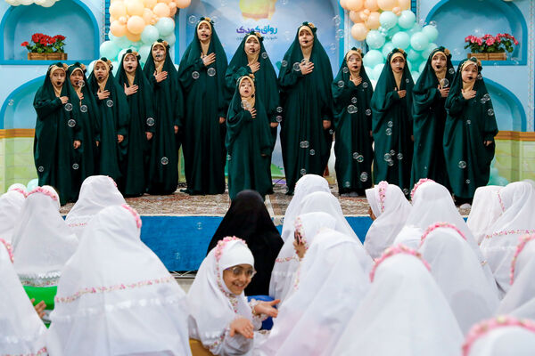 جشن تکلیف ۲۰۰ دانش آموز بانیاز ویژه مشهدی در رواق کودک حرم مطهر رضوی 