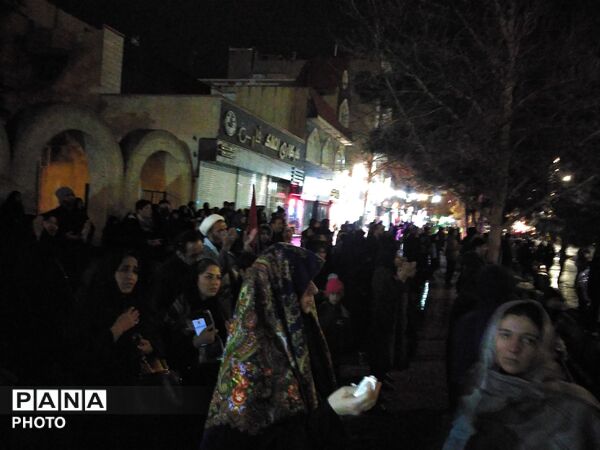 تجمع پر شور مردم ولایت مدار برای وداع با پیکر مطهر شهدای جنگ رمضان